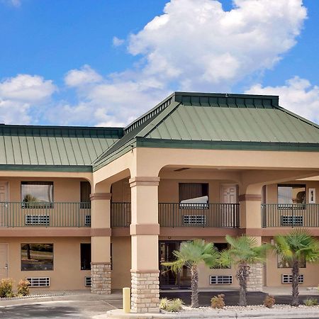 Super 8 By Wyndham Byron/South Macon Hotel Eksteriør billede