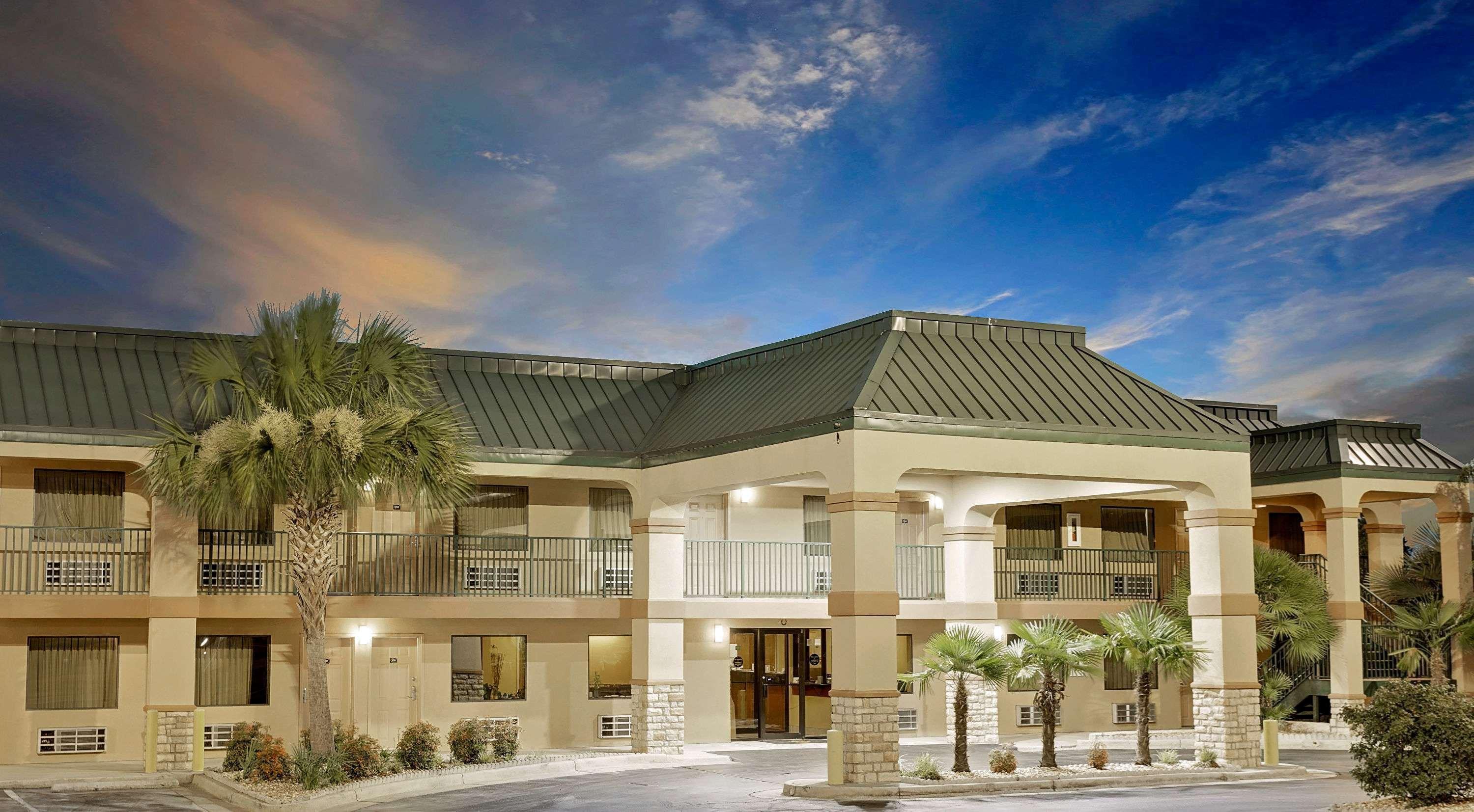 Super 8 By Wyndham Byron/South Macon Hotel Eksteriør billede