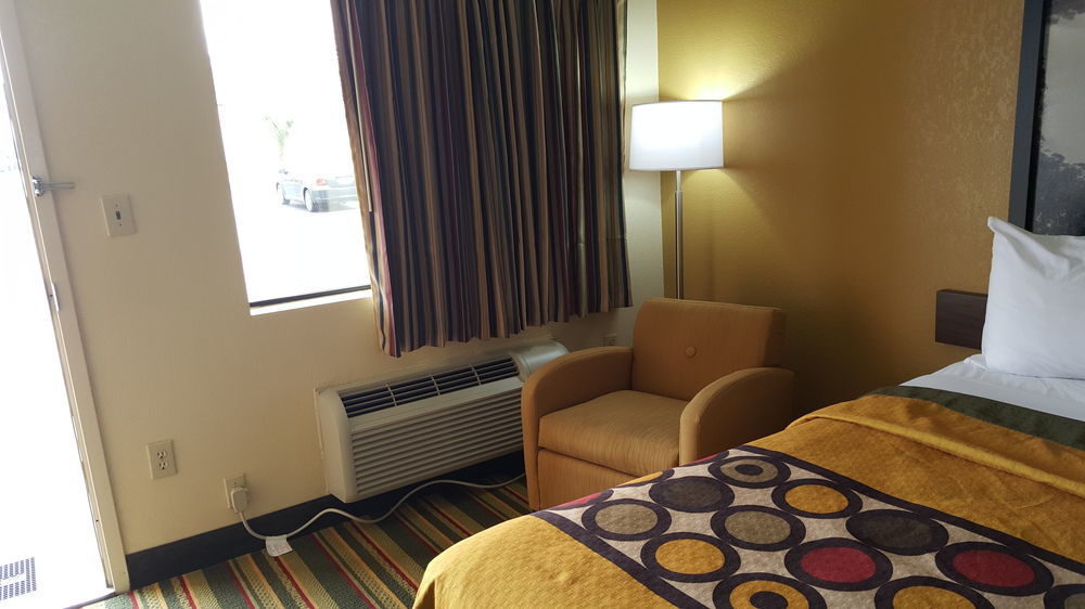 Super 8 By Wyndham Byron/South Macon Hotel Eksteriør billede